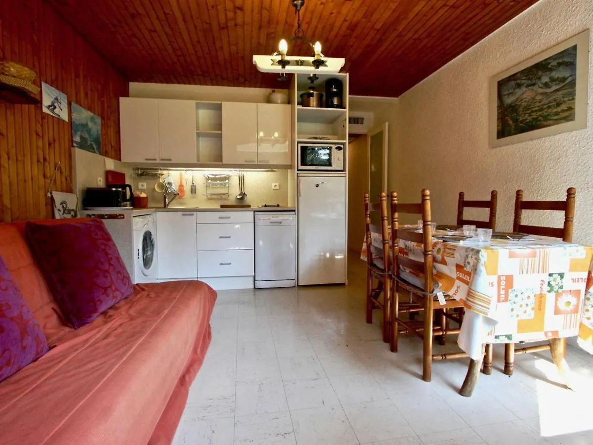 Studio Cabine Au Pied Des Pistes De Chamrousse Avec Balcon Et Commodites A Proximite - Fr-1-549-61 0*,